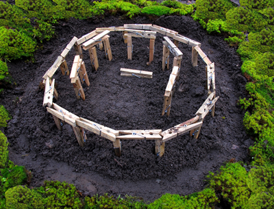 Peghenge, henge and photo by Felder Rushing