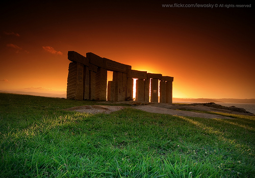 photo of the monument at A Coruña by Jacobo Fraga, aka Lewosky