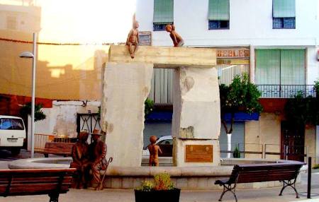 trilithon fountain,  photo from the Lanjaron website