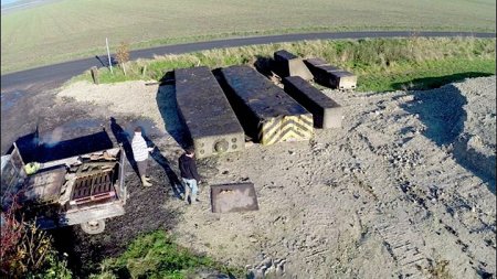 the trilithon pieces at Cannings Cross Farm