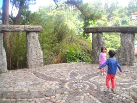 The-kids-sing-their-heart-out-at-the-mini-Stonehenge.-